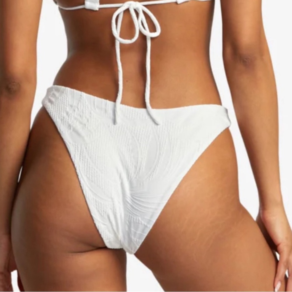 NWT RVCA Palm grooves medium french bikini bottom. Whisper white. Size M